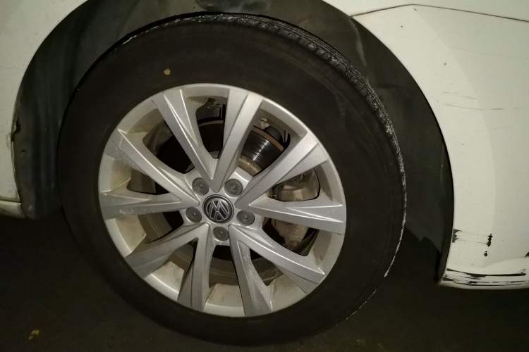Used Volkswagen Lavida 2015 1.6L Manual Comfort Edition Right Front Wheel Hub