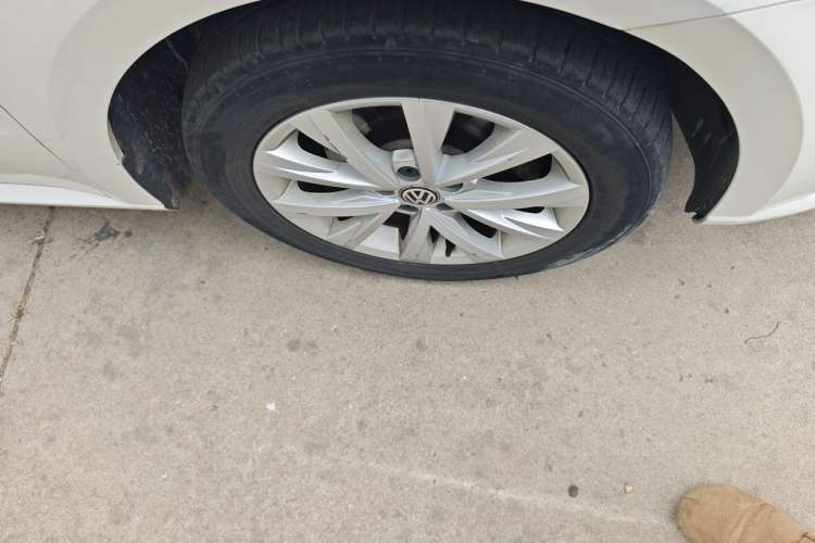 Used Volkswagen Lavida 2015 1.6L Manual Comfort Edition Right Front Wheel Hub