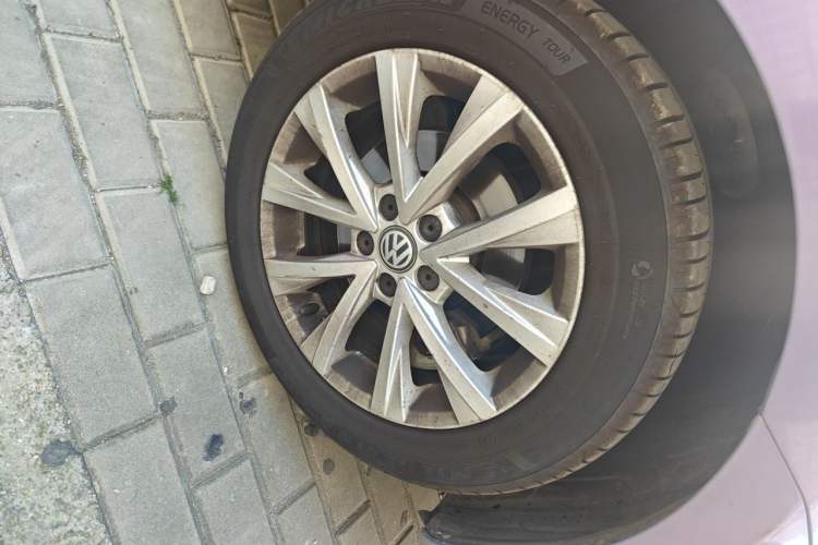 Used Volkswagen Lavida 2015 1.6L Manual Comfort Edition Right Front Wheel Hub