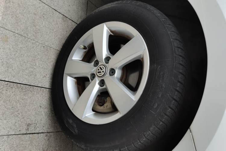 Used Volkswagen Lavida 2015 1.6L Manual Fashion Edition Right Front Wheel Hub