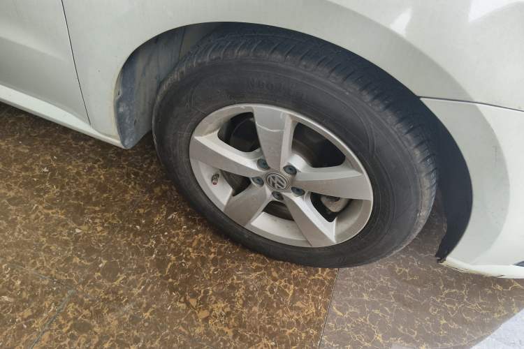 Used Volkswagen Lavida 2015 1.6L Automatic Fashion Edition Right Front Wheel Hub