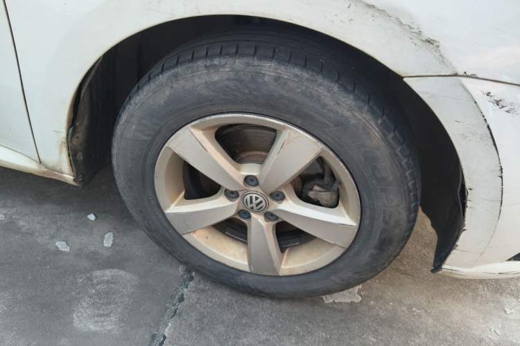 Used Volkswagen Lavida 2015 1.6L Manual Fashion Edition Right Front Wheel Hub