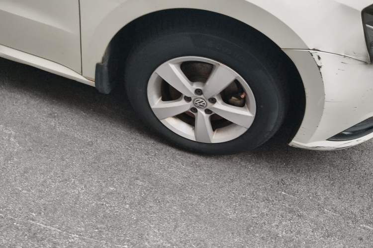 Used Volkswagen Lavida 2015 1.6L Manual Fashion Edition Right Front Wheel Hub