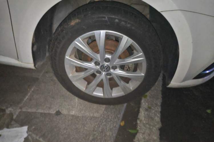 Used Volkswagen Lavida 2015 1.6L Manual Comfort Edition Right Front Wheel Hub