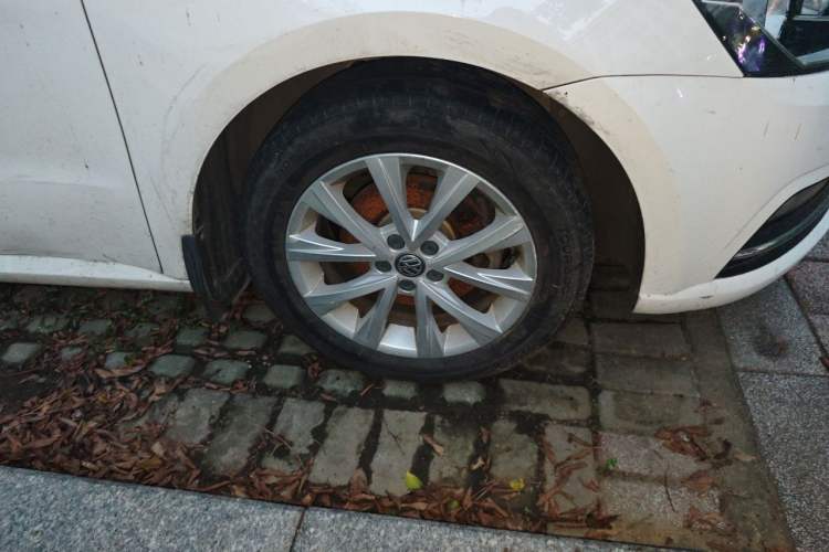 Used Volkswagen Lavida 2015 1.6L Manual Comfort Edition Right Front Wheel Hub