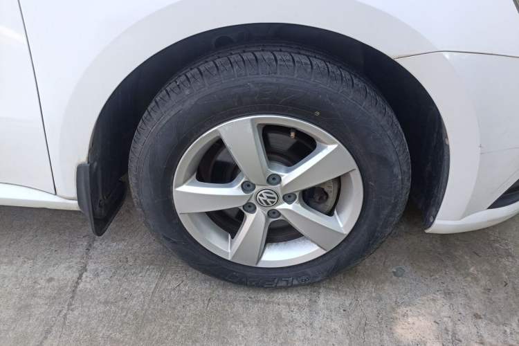 Used Volkswagen Lavida 2015 1.6L Manual Fashion Edition Right Front Wheel Hub