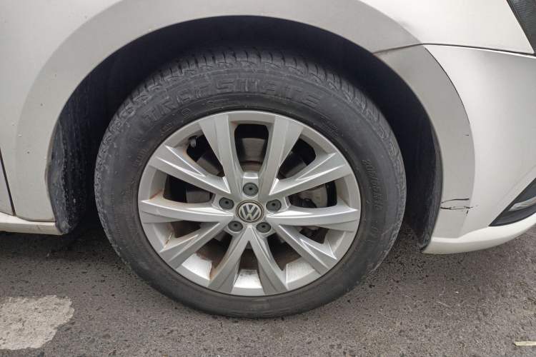 Used Volkswagen Lavida 2015 1.6L Manual Comfort Edition Right Front Wheel Hub