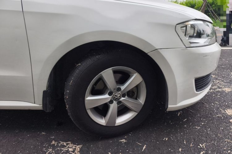 Used Volkswagen Lavida 2015 1.6L Automatic Fashion Edition Right Front Wheel Hub