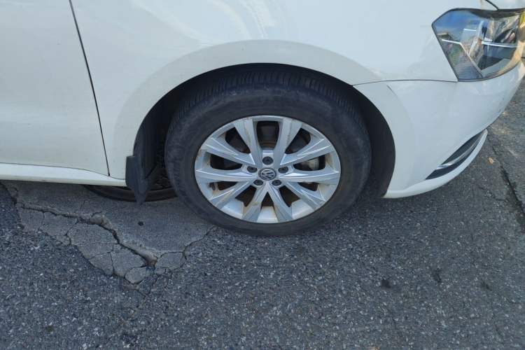 Used Volkswagen Lavida 2015 1.6L Manual Comfort Edition Right Front Wheel Hub