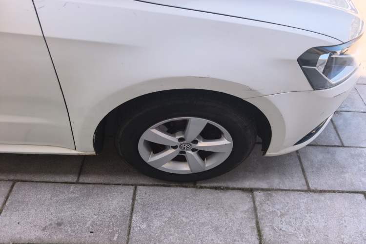 Used Volkswagen Lavida 2015 1.6L Automatic Fashion Edition Right Front Wheel Hub