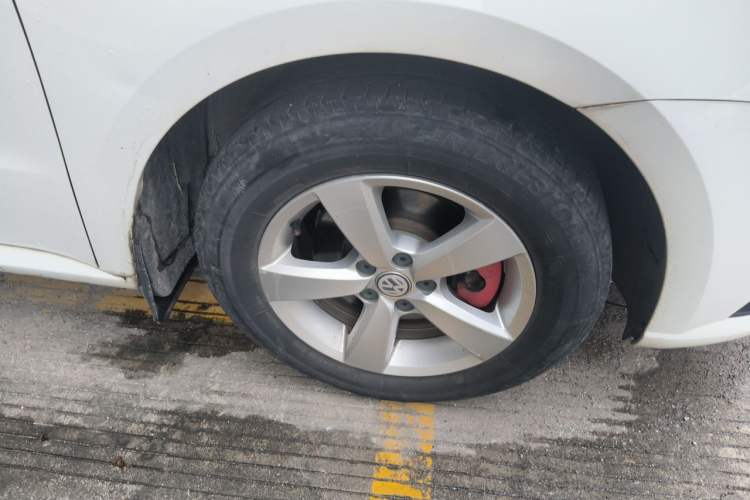 Used Volkswagen Lavida 2015 1.6L Manual Fashion Edition Right Front Wheel Hub