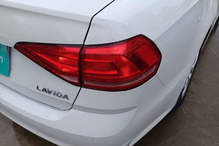Used Volkswagen Lavida 2015 1.6L Automatic Comfort Edition Right Rear Taillight