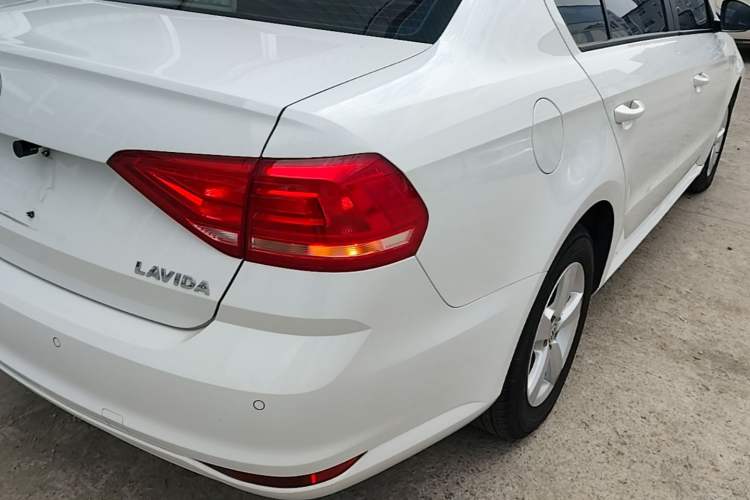 Used Volkswagen Lavida 2015 1.6L Automatic Fashion Edition Right Rear Taillight