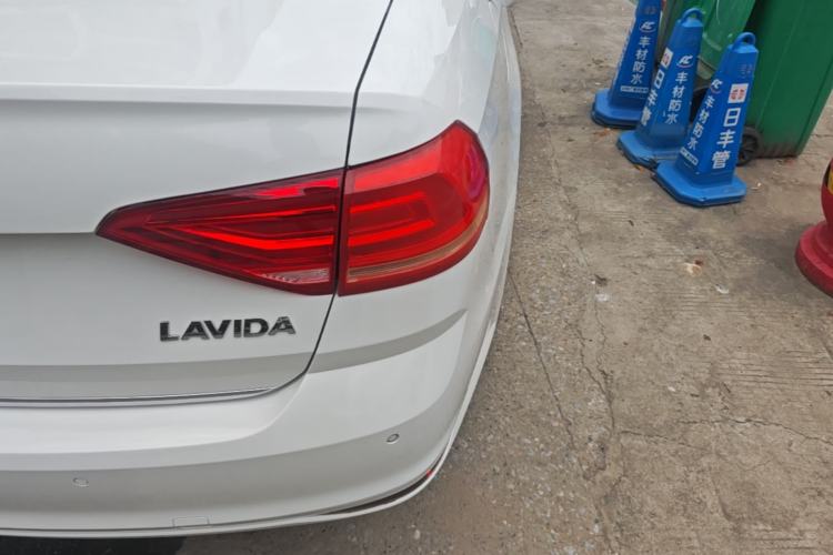 Used Volkswagen Lavida 2015 1.6L Automatic Comfort Edition Right Rear Taillight