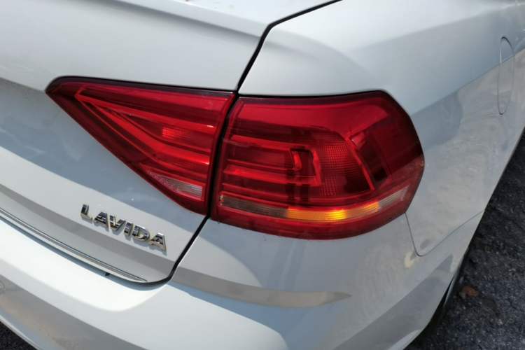 Used Volkswagen Lavida 2015 1.6L Automatic Comfort Edition Right Rear Taillight