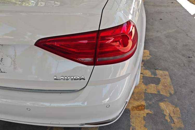 Used Volkswagen Lavida 2015 1.6L Automatic Comfort Edition Right Rear Taillight
