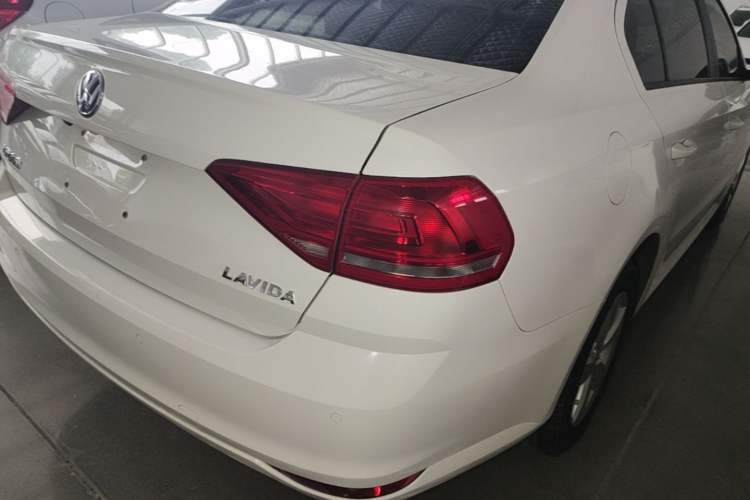 Used Volkswagen Lavida 2015 1.6L Automatic Fashion Edition Right Rear Taillight