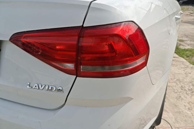 Used Volkswagen Lavida 2015 1.6L Manual Fashion Edition Right Rear Taillight