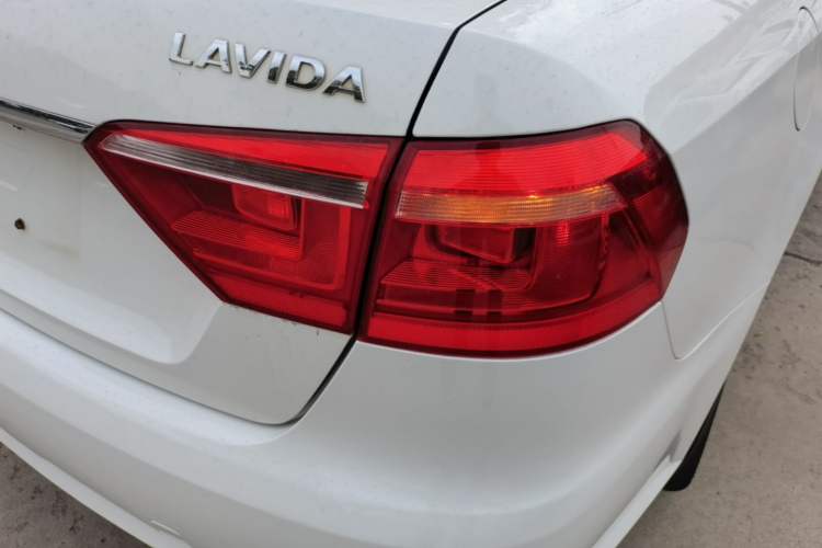 Used Volkswagen Lavida 2015 1.6L Automatic Fashion Edition Right Rear Taillight