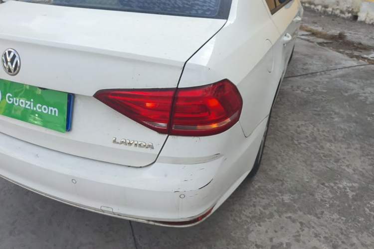 Used Volkswagen Lavida 2015 1.6L Automatic Fashion Edition Right Rear Taillight