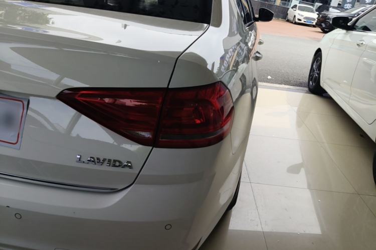 Used Volkswagen Lavida 2015 1.6L Automatic Comfort Edition Right Rear Taillight