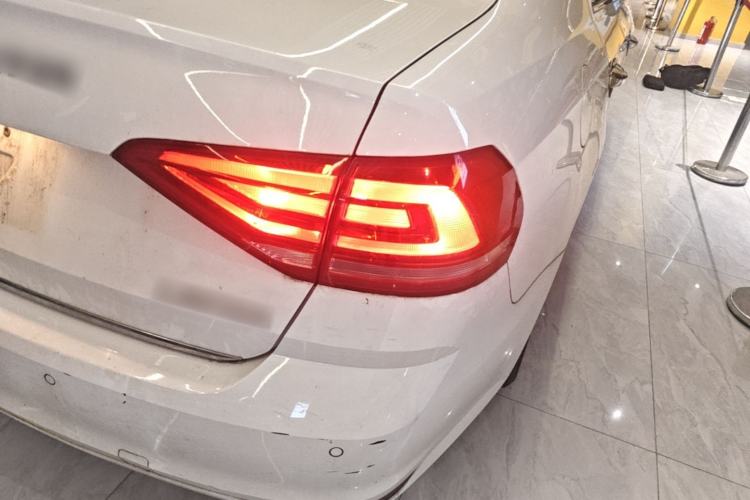 Used Volkswagen Lavida 2015 1.6L Manual Comfort Edition Right Rear Taillight