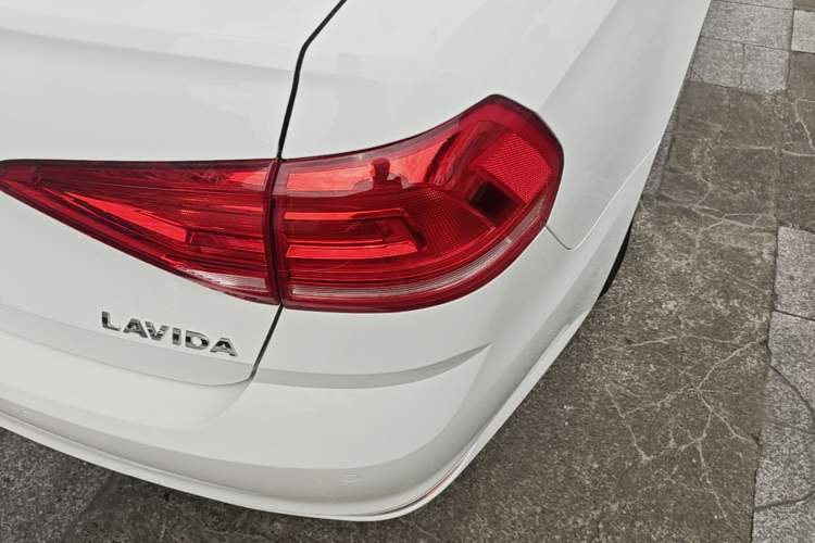 Used Volkswagen Lavida 2015 1.6L Automatic Fashion Edition Right Rear Taillight