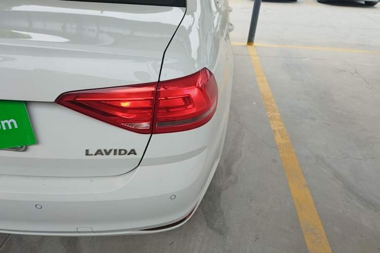 Used Volkswagen Lavida 2015 1.6L Manual Fashion Edition Right Rear Taillight