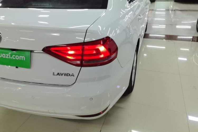 Used Volkswagen Lavida 2015 1.6L Automatic Comfort Edition Right Rear Taillight