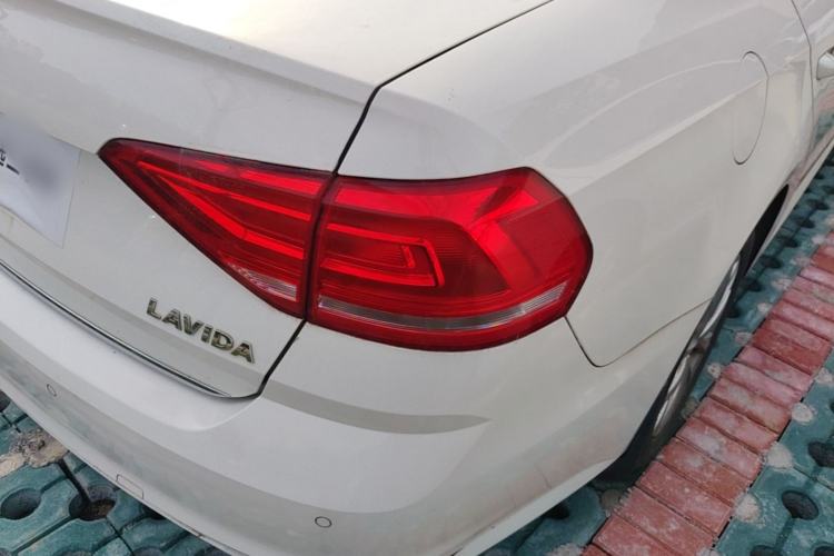 Used Volkswagen Lavida 2015 1.6L Automatic Comfort Edition Right Rear Taillight