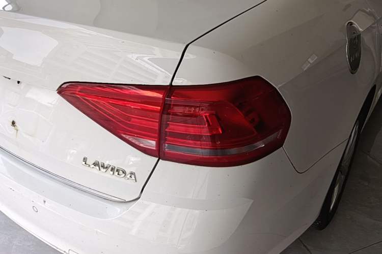 Used Volkswagen Lavida 2015 1.6L Automatic Comfort Edition Right Rear Taillight