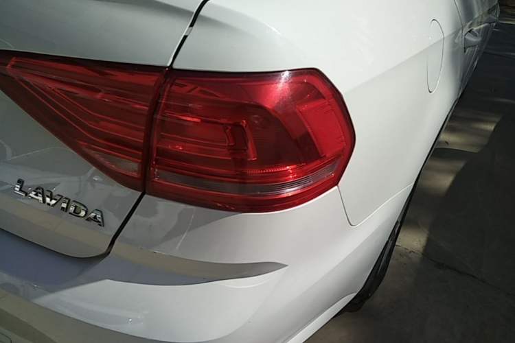 Used Volkswagen Lavida 2015 1.6L Automatic Fashion Edition Right Rear Taillight