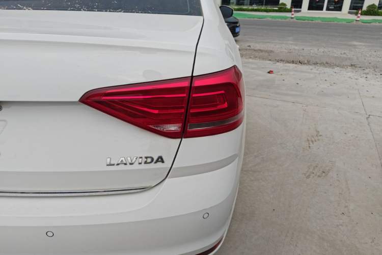 Used Volkswagen Lavida 2015 1.6L Automatic Comfort Edition Right Rear Taillight