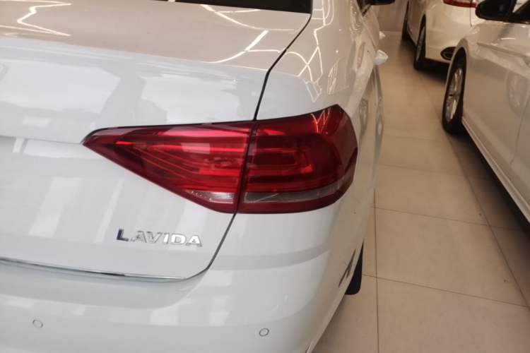 Used Volkswagen Lavida 2015 1.6L Automatic Comfort Edition Right Rear Taillight