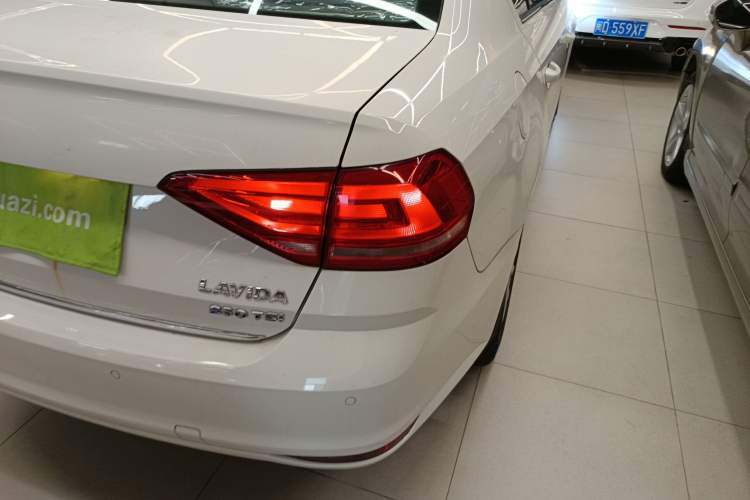 Used Volkswagen Lavida 2015 230TSI DSG Comfort Edition Right Rear Taillight