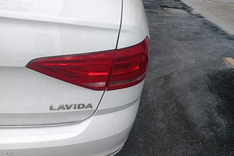 Used Volkswagen Lavida 2015 1.6L Automatic Comfort Edition Right Rear Taillight