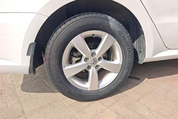 Used Volkswagen Lavida 2015 1.6L Manual Fashion Edition Right Rear Wheel Hub