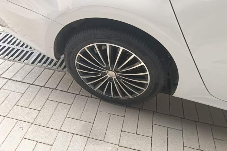 Used Volkswagen Lavida 2015 1.6L Automatic Fashion Edition Right Rear Wheel Hub