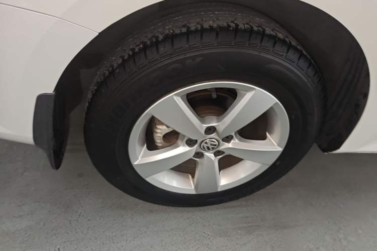 Used Volkswagen Lavida 2015 1.6L Automatic Fashion Edition Right Rear Wheel Hub