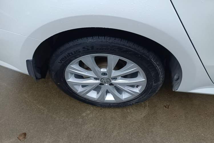 Used Volkswagen Lavida 2015 1.6L Automatic Comfort Edition Right Rear Wheel Hub