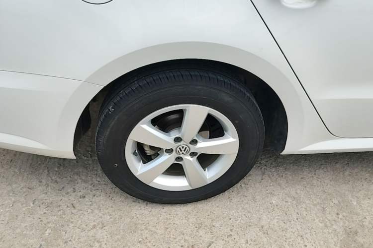 Used Volkswagen Lavida 2015 1.6L Automatic Fashion Edition Right Rear Wheel Hub