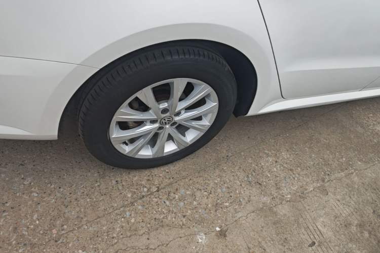 Used Volkswagen Lavida 2015 1.6L Automatic Comfort Edition Right Rear Wheel Hub