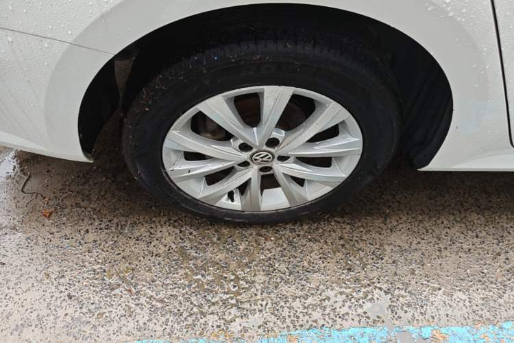 Used Volkswagen Lavida 2015 230TSI DSG Comfort Edition Right Rear Wheel Hub