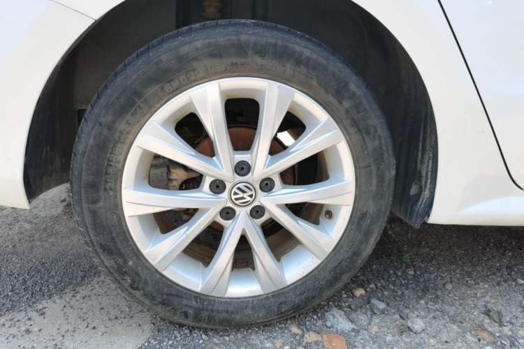 Used Volkswagen Lavida 2015 1.6L Automatic Comfort Edition Right Rear Wheel Hub