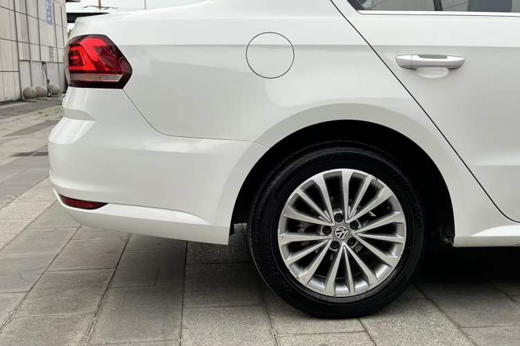 Used Volkswagen Lavida 2015 230TSI DSG Luxury Edition Right Rear Wheel Hub