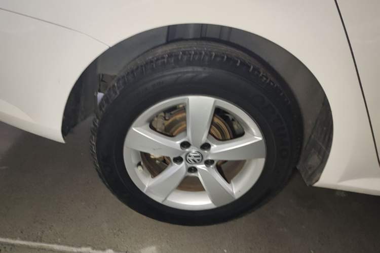 Used Volkswagen Lavida 2015 1.6L Automatic Fashion Edition Right Rear Wheel Hub