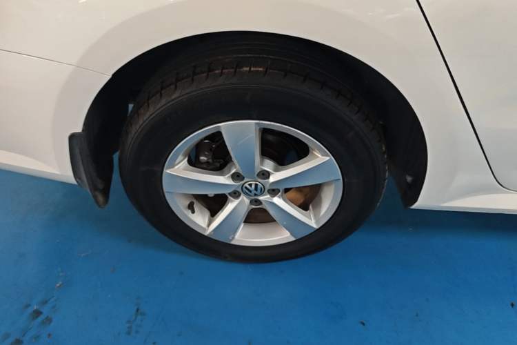 Used Volkswagen Lavida 2015 1.6L Automatic Fashion Edition Right Rear Wheel Hub