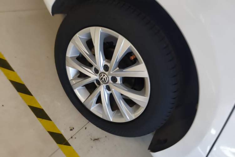 Used Volkswagen Lavida 2015 1.6L Manual Comfort Edition Right Rear Wheel Hub