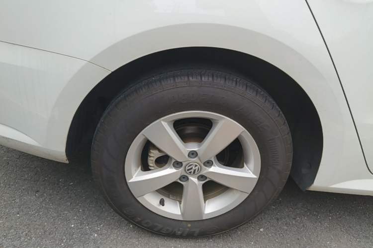 Used Volkswagen Lavida 2015 1.6L Automatic Fashion Edition Right Rear Wheel Hub
