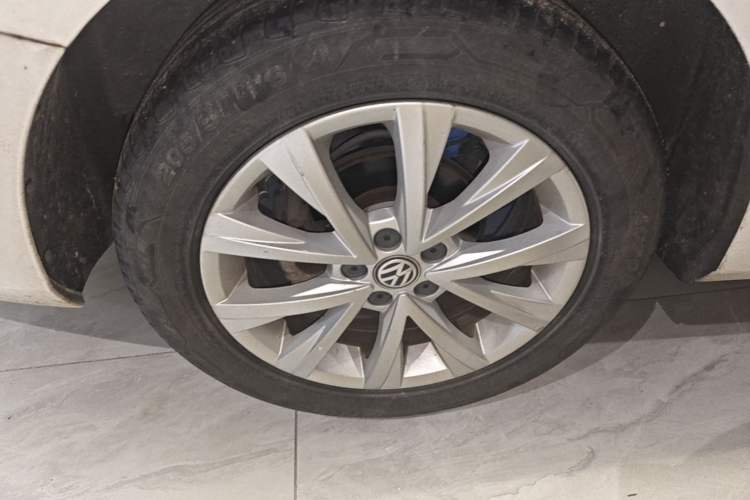 Used Volkswagen Lavida 2015 1.6L Manual Comfort Edition Right Rear Wheel Hub
